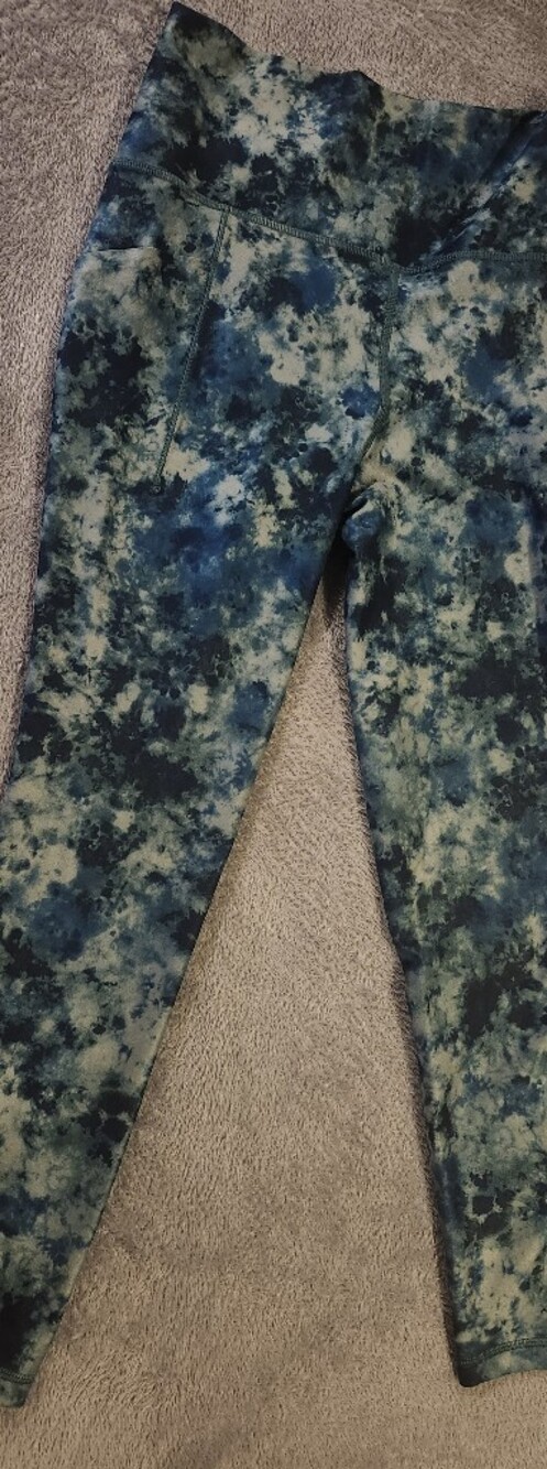 Tie dye Athleta Salutation yoga pants